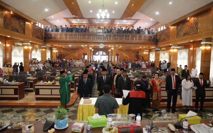 Plt Bupati Bacakan Surat Keputusan Gubsu Tentang Pemberhentian Dan Pengangkatan 45 Anggota DPRD Asahan