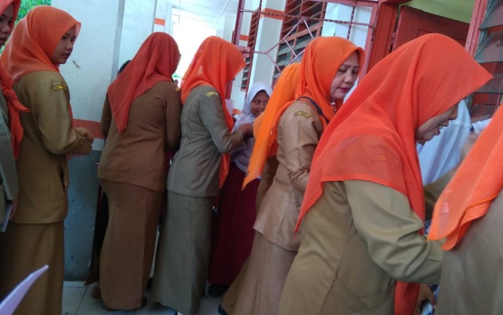 Guru SD 10 santuni anak yatim