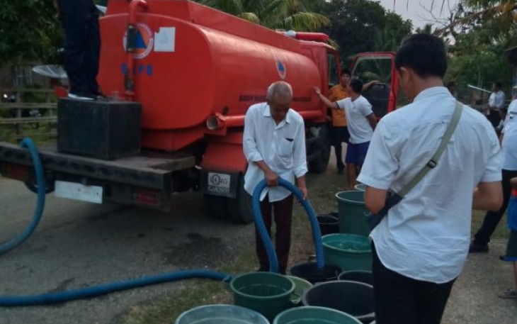 BPBD Salurkan Air Bersih di Pino Raya