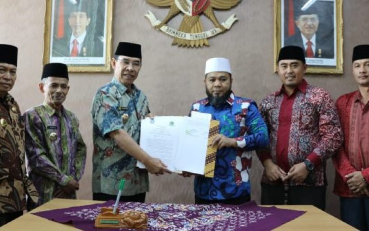Wali Kota Bengkulu Helmi Hasan Dan Bupati Rejang Lebong Ahmad Hijazi Teken MoU 