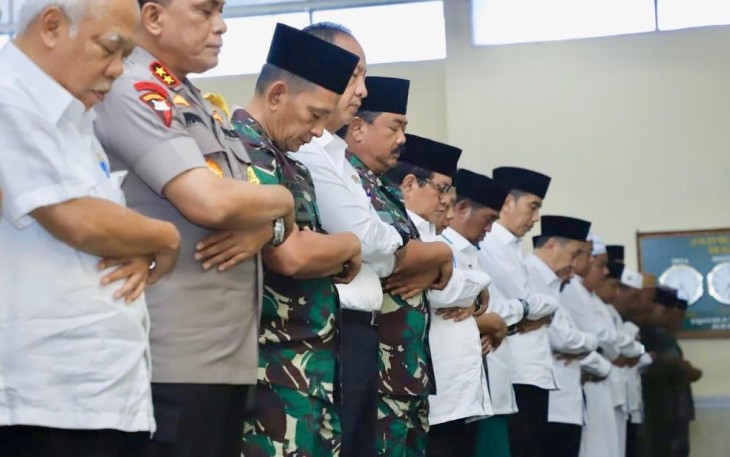 Panglima TNI Bersama Presiden Joko Widodo Lakukan Salat Istisqa