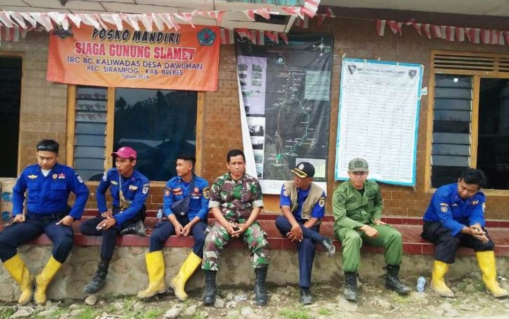 Tim Gabungan Padamkan Kebakaran Hutan Lindung di Wilayah Brebes Lereng Gunung Slamet