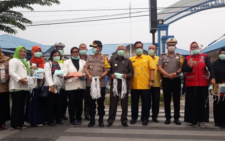 Plt Bupati Asahan Bagikan Ribuan Masker dan Vitamin