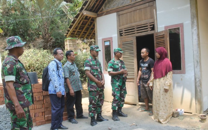 Keluarga Suripto Sambut Kedatangan TNI kodim Cilacap