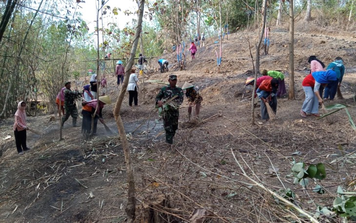TNI Dan Masyarakat Desa Cilibang Terus Giatkan Karya Bakti Bersama