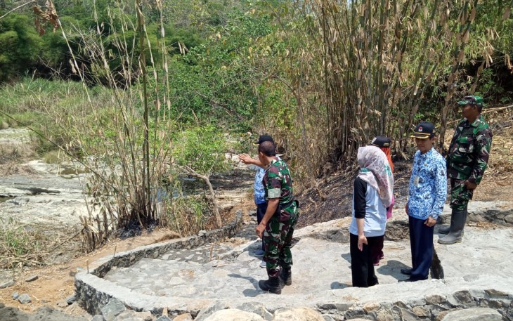 Danramil 02 Bersama Camat Jeruklegi Cek Lokasi Sasaran TMMD 106