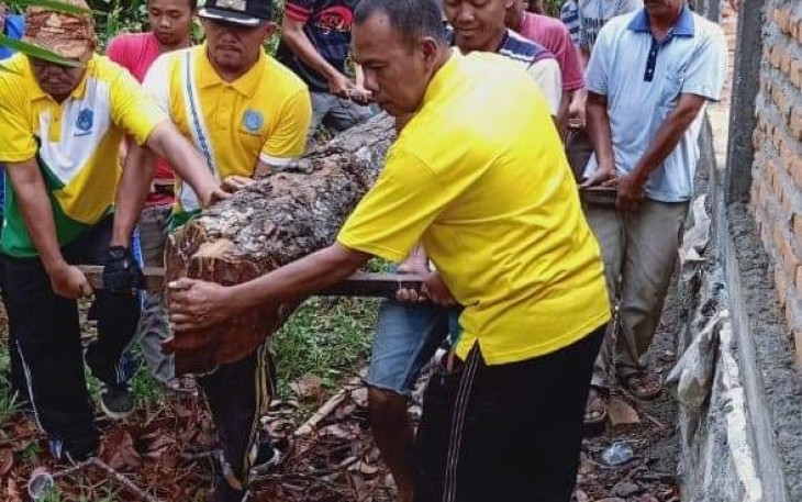 Kodim 0209/LB Laksanakan Karya Bhakti Di Kelurahan Sirandorung