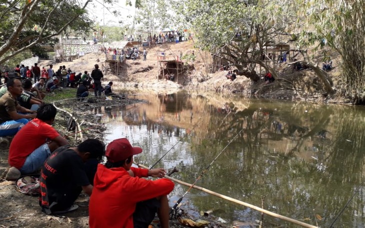 Lomba Mancing Tumpah Ruah di Wisata Krama Cenil Sungai Beber