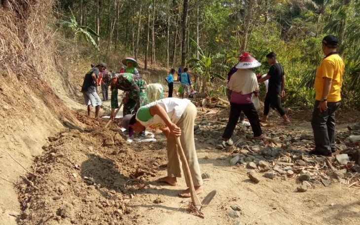 TNI dan Warga Kejar Target Pra TMMD 106 Kodim Cilacap