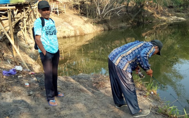 Peserta Lomba Mancing Mania Sudah Menempati Tempat Pemancingan