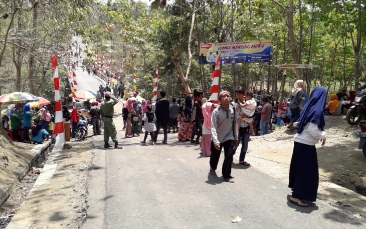 Pra TMMD Ramaikan Lomba Mancing di Obyek Wisata Krama Cenil Beber Bersama Ribuan Warga