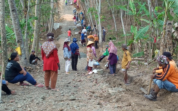 Semangat Gotong Royong Masyarakat Desa Cilibang Patut Dicontoh