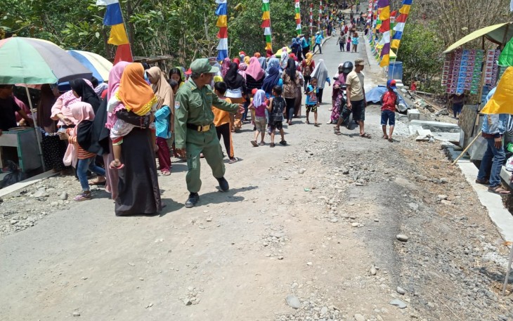 Linmas Sudali Cekatan Mengatur Keadaan di Lokasi Lomba Pemancingan