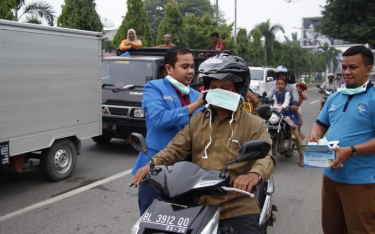 KNPI Aceh Utara bagi-bagi Masker