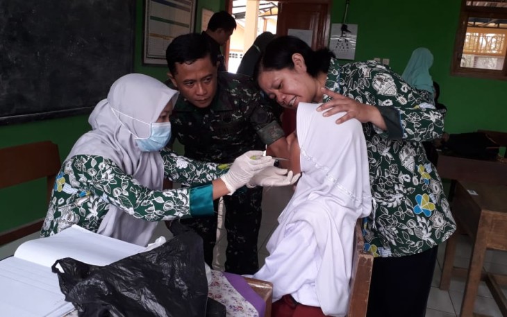 TNI Kodim Cilacap Dampingi Pemeriksaan Kesehatan Anak 