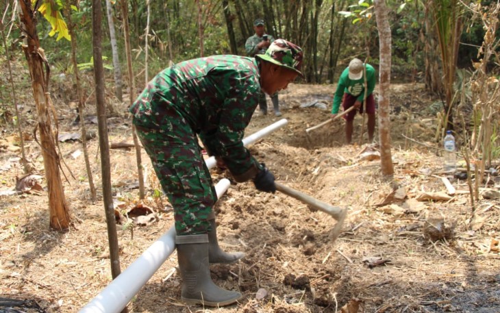 Babinsa 02 Jeruk Legi Mulai Persiapan Pembangunan MCK