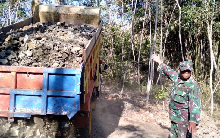 Material Jalan Makadam Terus Disalurkan