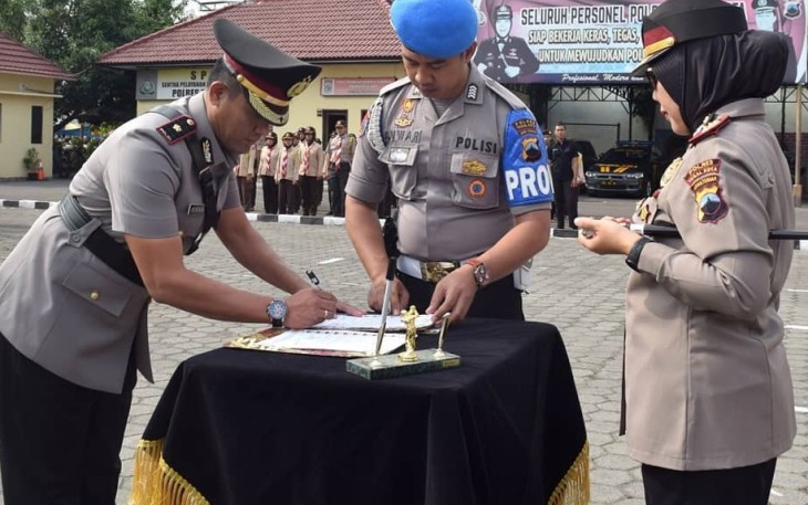 Sertijab Wakapolres Tegal Kota. Foto dok. humas Polres Tegal Kota.