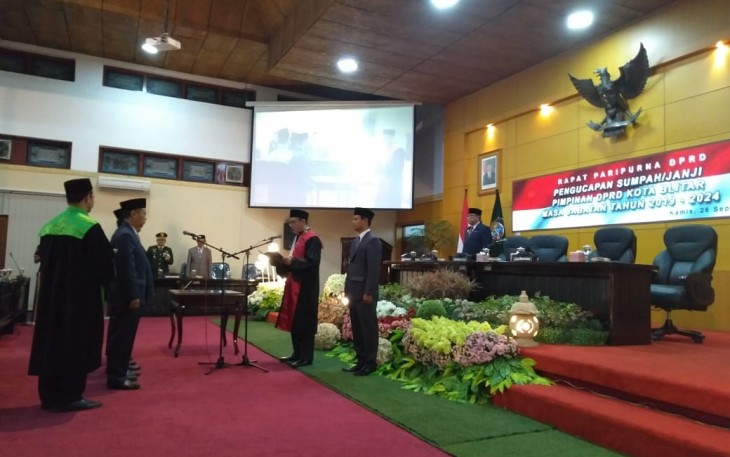 Suasana pengambilan Sumpah/Janji pimpinan DPRD Kota Blitar masa jabatan tahun 2019-2024.