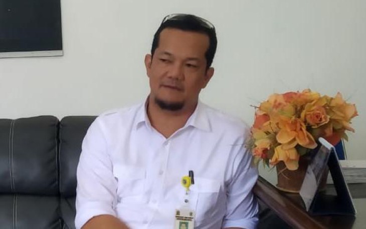 Direktur RSUD Aceh Singkil dr. Khuzaini SP. B saat ditemui wartawan diruang kerjanya.