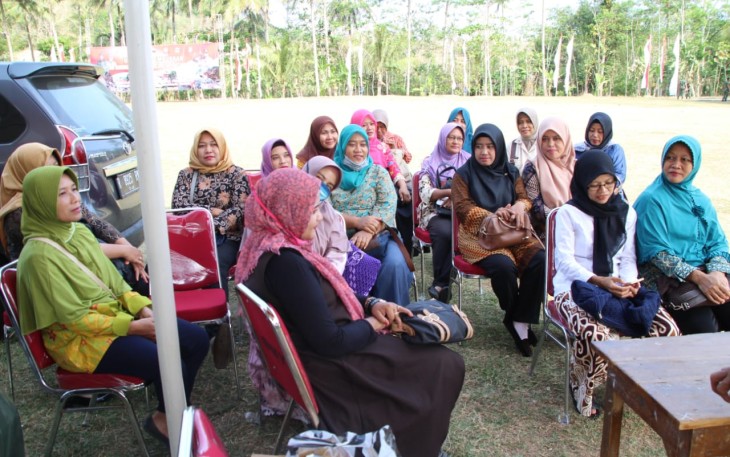 Ibu-Ibu Persit Ikut Mendukung Pelaksanaan TMMD 106 Kodim Cilacap