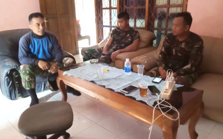 Anggota Satgas TMMD 106 Kodim Cilacap dari Zipur Lakukan Brriefing Sebelum Kerja