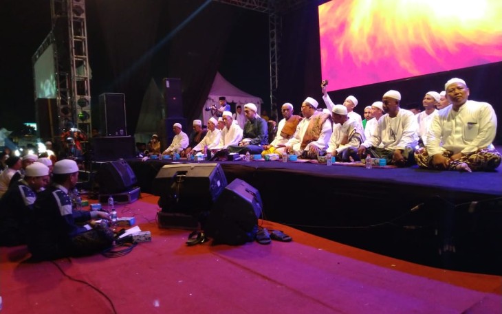 Batang Bersholawat dan Meriahnya Kembang Api Pada Pembukaan Batang Expo