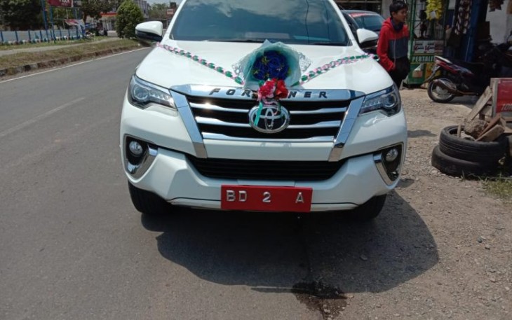 Mobil Dinas Wakil Wali Kota Mengantarkan Penganten 