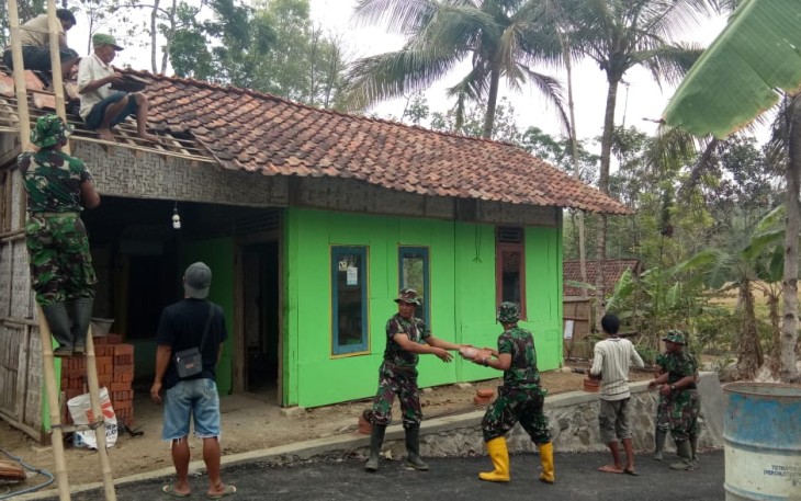 Rumah Ratiwan Menjadi Sasaran Rehab RTLH TMMD Reguler 106 Kodim 0703 Cilacap 2019