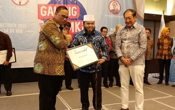 Wali Kota Bengkulu Helmi Hasan Terima Penghargaan Natamukti 2019 Dari International Council for Small Business  City Awards Diserahkan Oleh Sekretaris Kementerian Koperasi dan UKM Prof Rully Indrawan