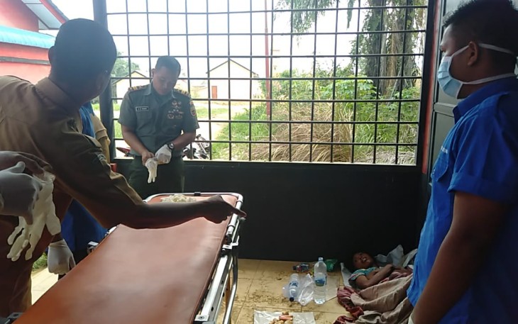 Bentuk Kepedulian Lettu Inf AD. Manik Dengan Sigab Bantu warga Tebaring 5 Hari di Teras Ruko