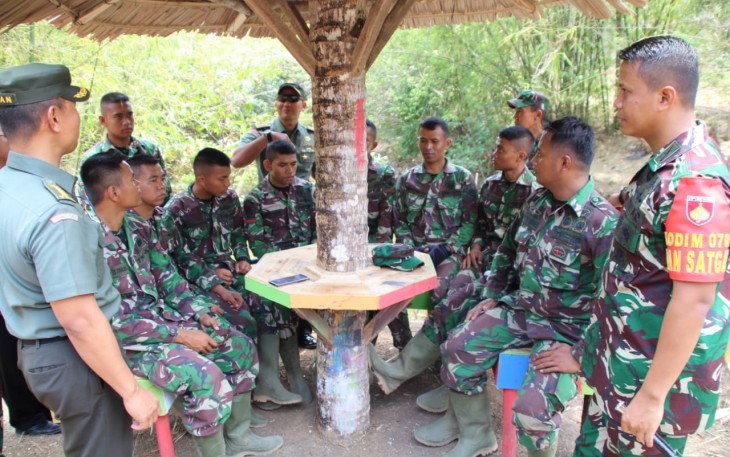 Dansatgas TMMD 106 Kodim Cilacap Tinjau Kegiatan Satgas TMMD Di Lokasi