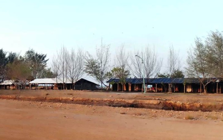 Sejumlah Warung di Wisata Pantai Randusanga Indah Dibongkar