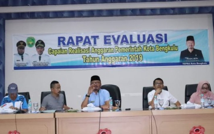 Sekretaris Daerah Kota Bengkulu Marjon Pimpin Rapat 