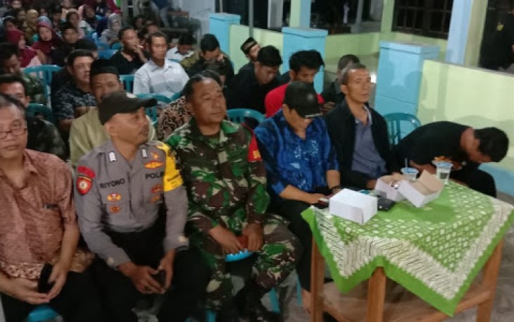 Babinsa Wonosari Sertu Joko Sri Murningsih Dan Serda Susyanto Koramil 22 wonosari Kodim 0723 Klaten Menghadiri Acara Tasyakuran Warga  