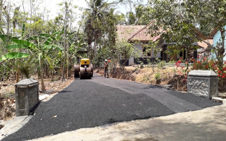 Pembangunan Jalan Usaha Tani