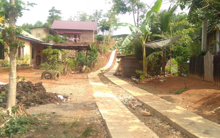 Jalan Rabat Beton Desa Bukit Indah Yang Baru Selesai di Bangun 