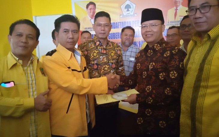 Rohidin Mersyah Ambil Formulir di DPD Partai Golkar Provinsi Bengkulu 