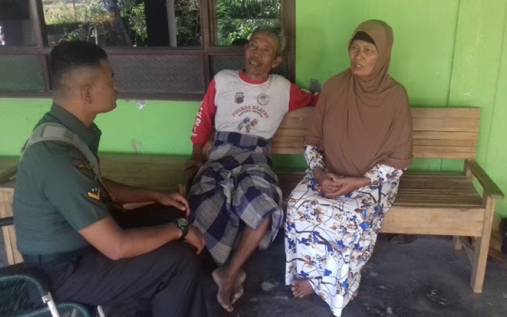 Babinsa Serda Suparman Laksanakan Anjangsana di Rumah Purnawirawan TNI AD Purn Serma Sukardi