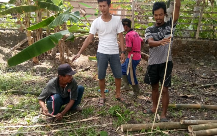 Kadus Cironeng Bangga dengan TNI yang Berikan Pengobatan Gratis pada Hewan Ternak