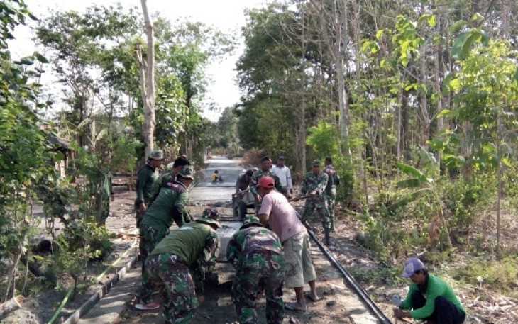 Betonisasi Jalan Salah Satu Sasaran TMMD Sengkuyung di Pedan