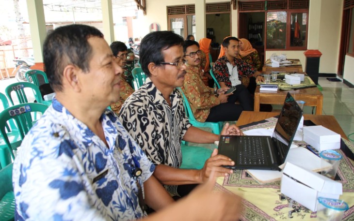 Perangkat Desa Cilibang Diajarkan Ilmu Kearsipan