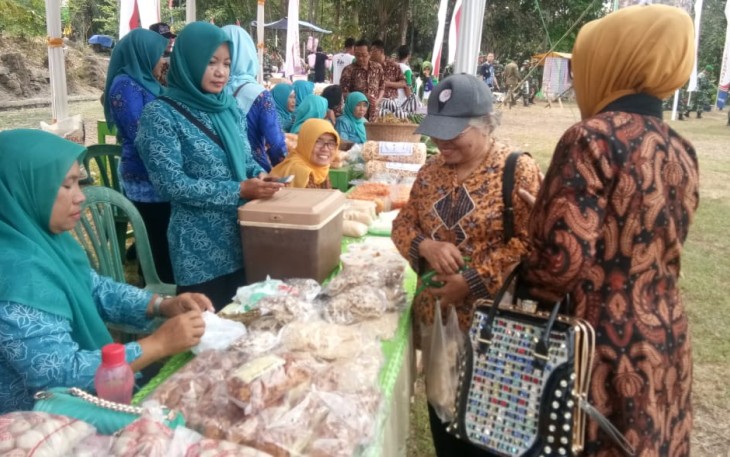 Aneka Panganan Dari Kecamatan Jeruklegi Ikut Hiasi Acara Pembukaan TMMD 106 Kodim Cilacap