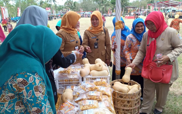 Stan Buah Labu Madu Jadi Buruan Pengunjung