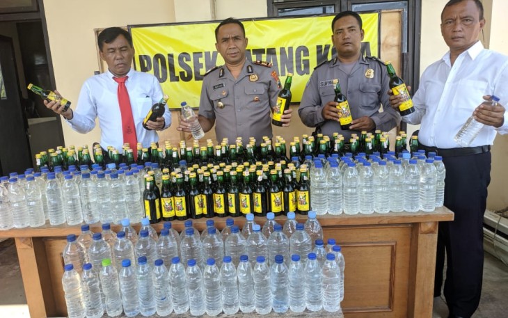 Polisi Sita Ratusan Botol Miras di Batang