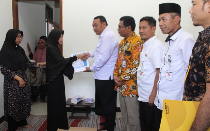 Walikota Serahkan Santuan Untuk Ahli Waris Almarhum Ikosa