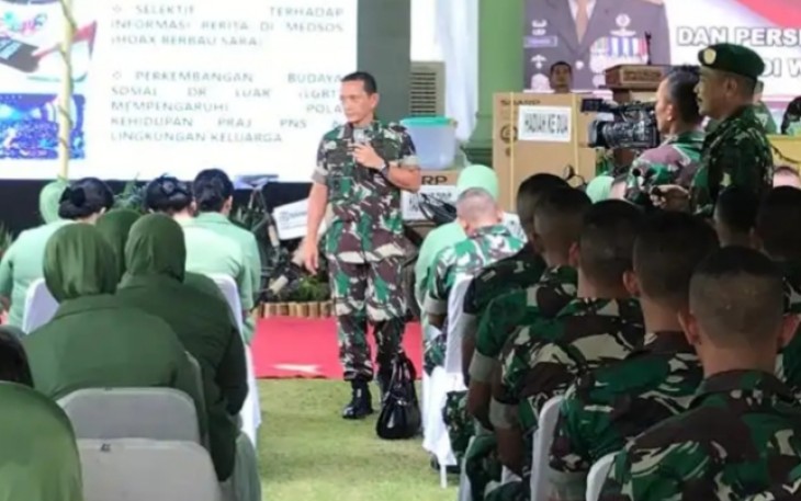 Pangdam I/BB saat memberikan arahan ke prajurit