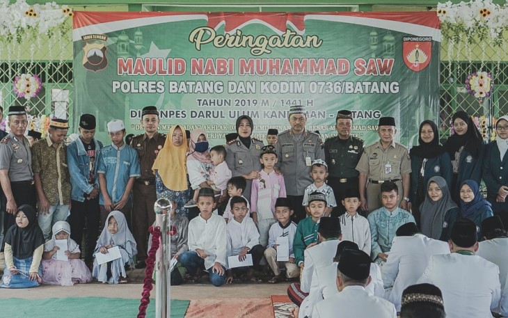 Peringatan Maulid Nabi Muhammad SAW Jajaran Polda Jateng Bersama Polres Batang Dan Kodim 0736/Batang Santuni Yatim Piatu