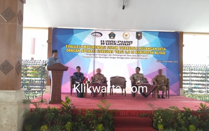 Sekretaris Daerah Pemkab Blitar Totok Subihandono Buka Workshop Evaluasi Implementasi Sistem Tatakelola Keuangan Desa Dengan Siskeudes Versi 2 0 di Kabupaten Blitar