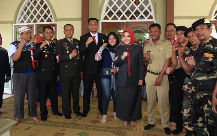 Pembagian Sembako oleh Santri Nekad Bersama Forkompimda Klaten